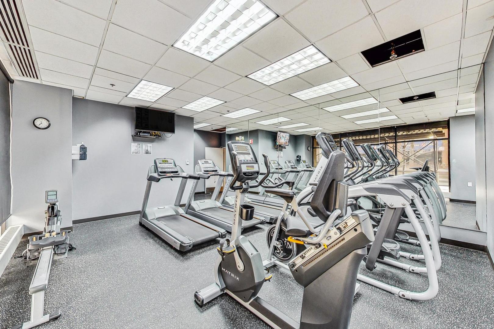 1529 South State Street, Unit 14J Chicago, IL 60605 - Photo 24 of 30 a view of a room with gym equipment