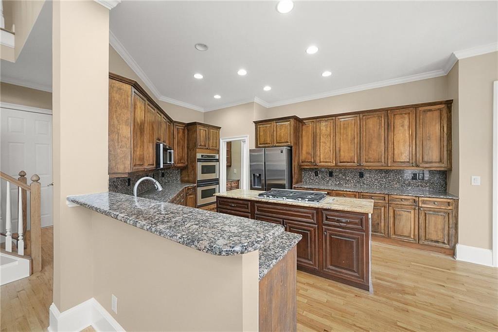 225 Lake Summit View Atlanta, GA 30342 - Photo 12 of 45