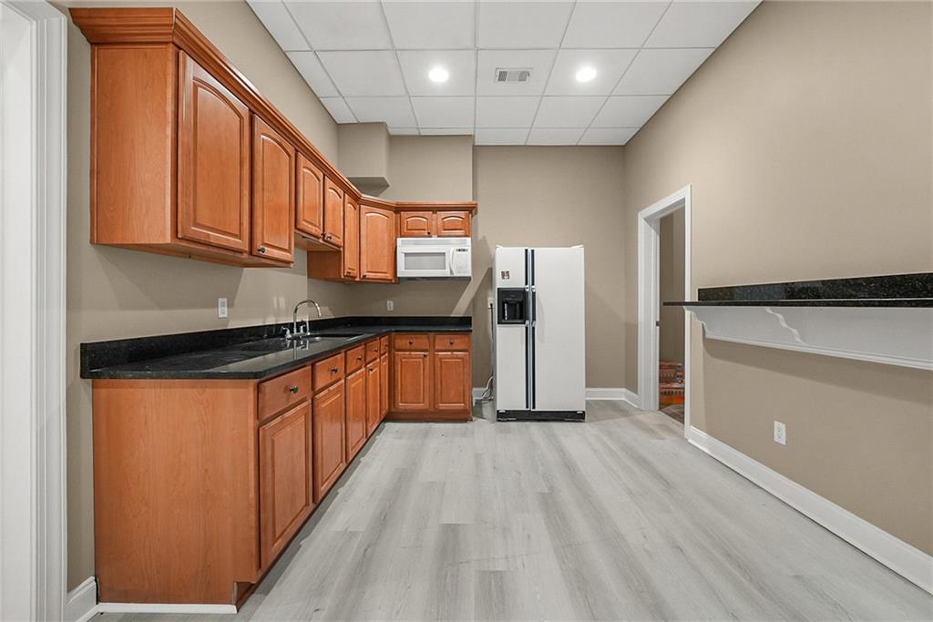 225 Lake Summit View Atlanta, GA 30342 - Photo 37 of 45