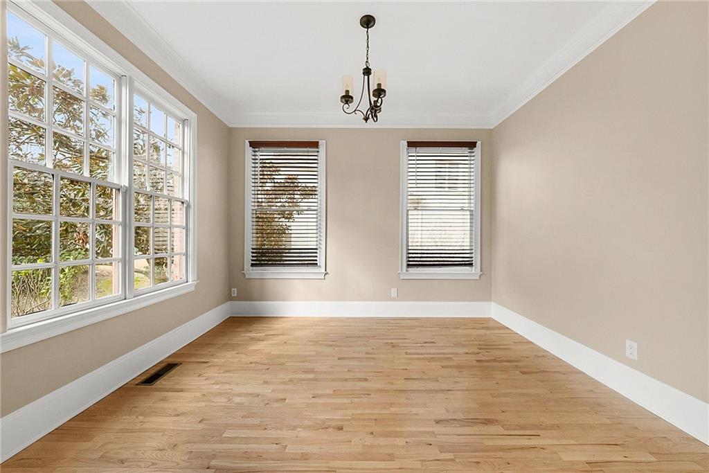 225 Lake Summit View Atlanta, GA 30342 - Photo 5 of 45