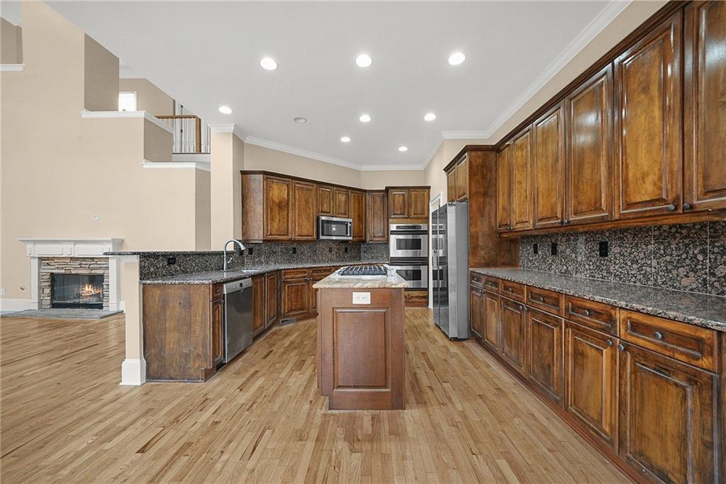 225 Lake Summit View Atlanta, GA 30342 - Photo 10 of 45