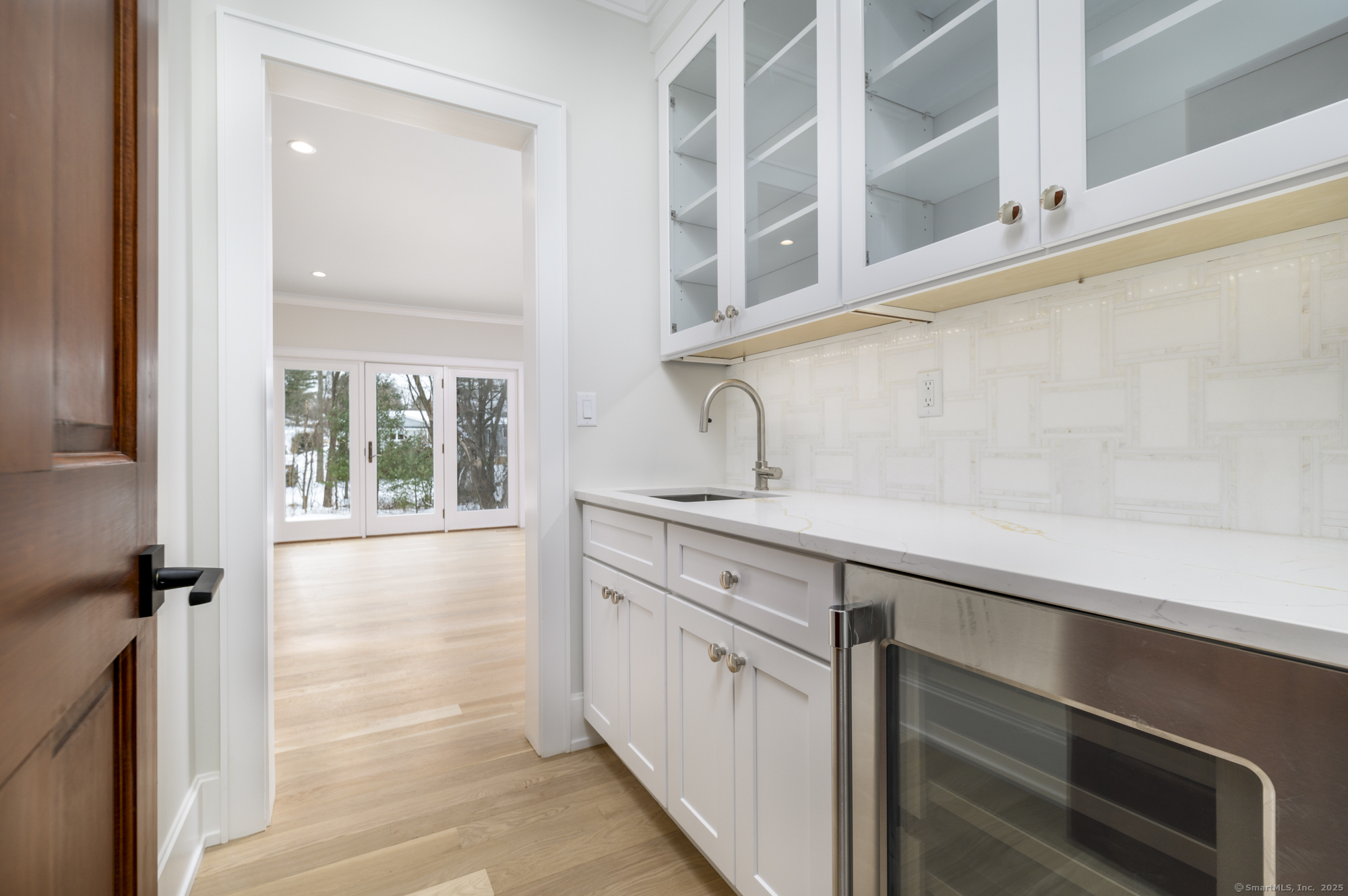 40 Hoyclo Road Stamford, CT 06903 - Photo 19 of 38 a kitchen with a sink and a window