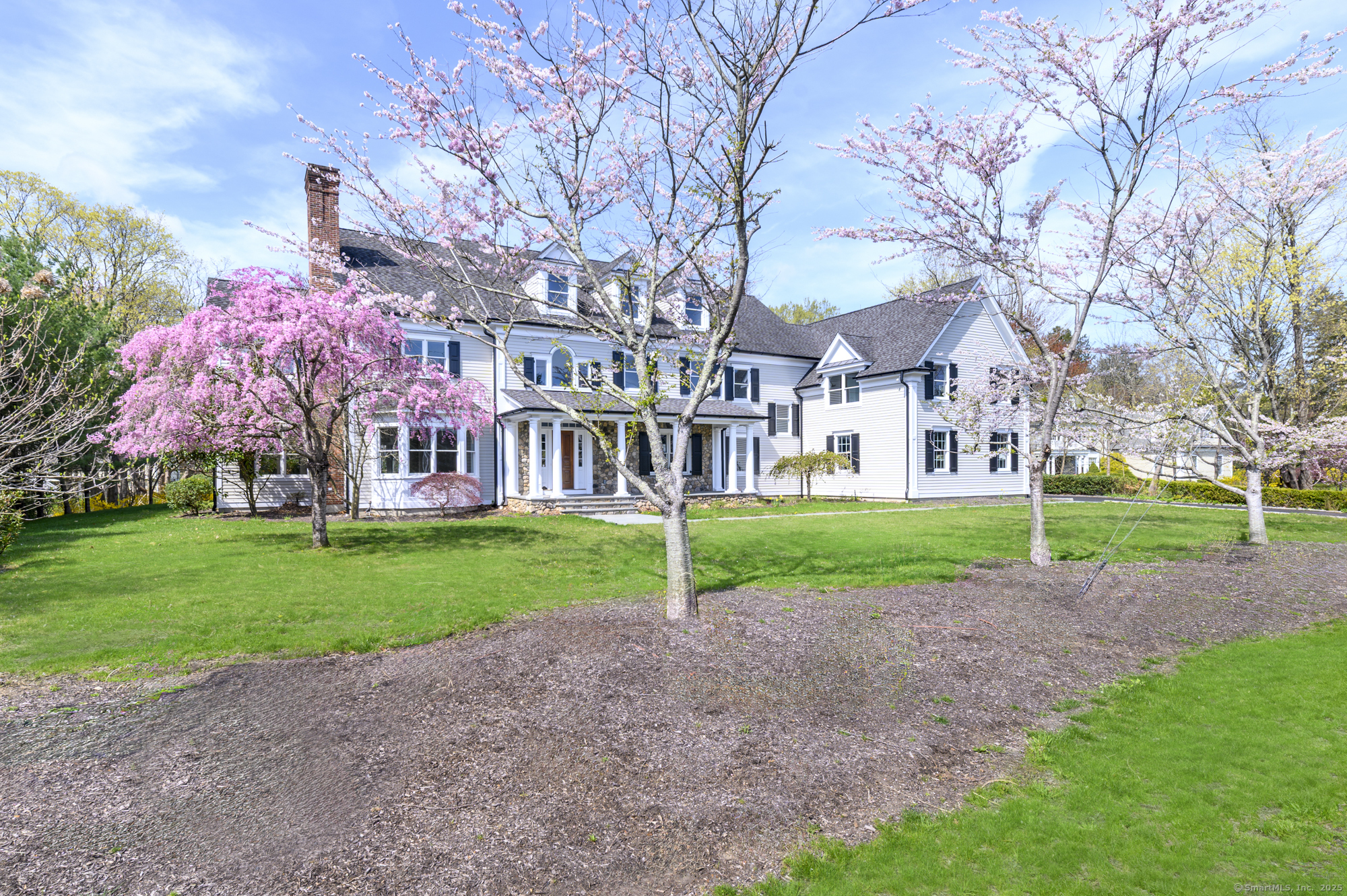40 Hoyclo Road Stamford, CT 06903 - Photo 3 of 38 a view of a house with a yard