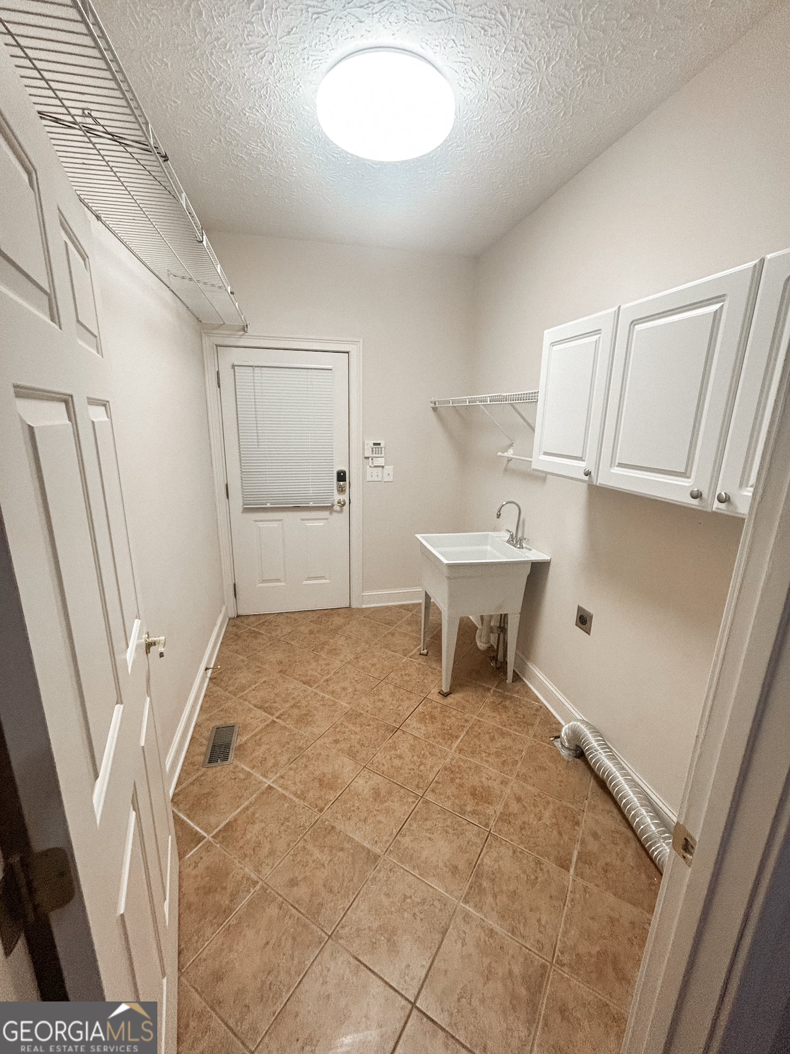 1136 Cole Lake Road Dallas, GA 30157 - Photo 13 of 57 a spacious bathroom with a sink a toilet and a tub