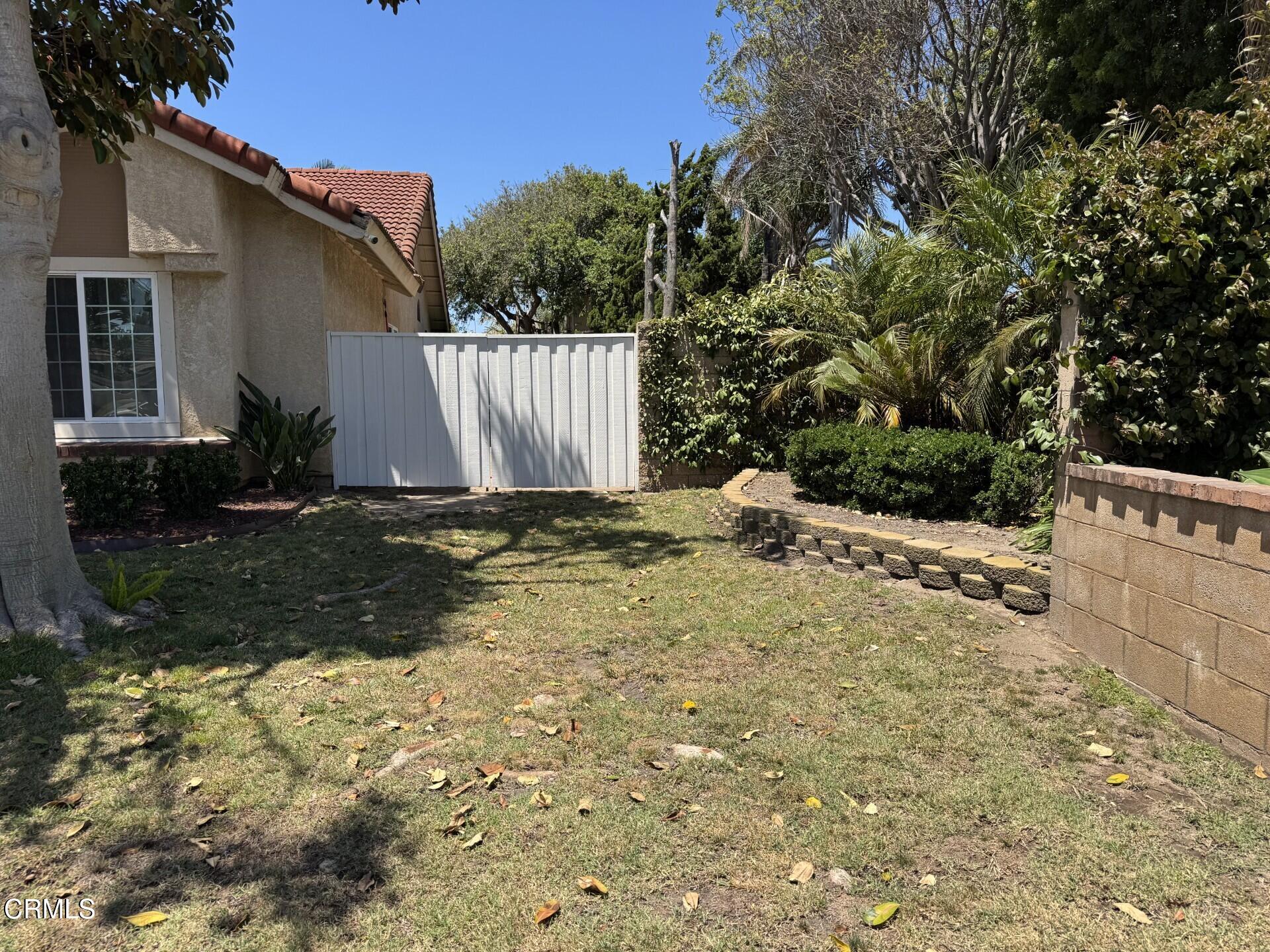 1501 Devonshire Drive Oxnard, CA 93030 - Photo 33 of 39 a backyard of a house