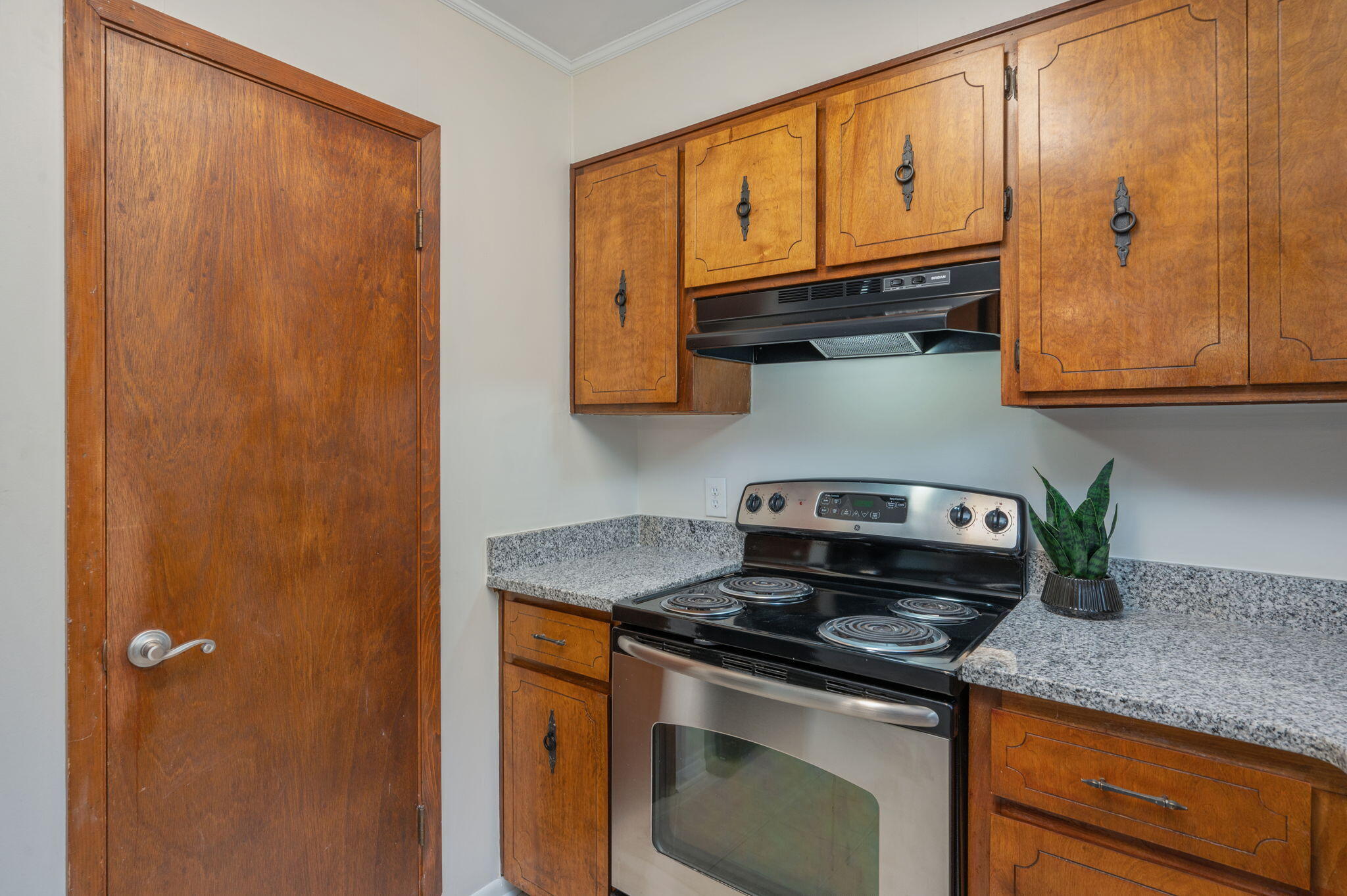 5356 Constitution Road Crestview, FL 32539 - Photo 14 of 32 Pantry Access Next to Electric Stovetop