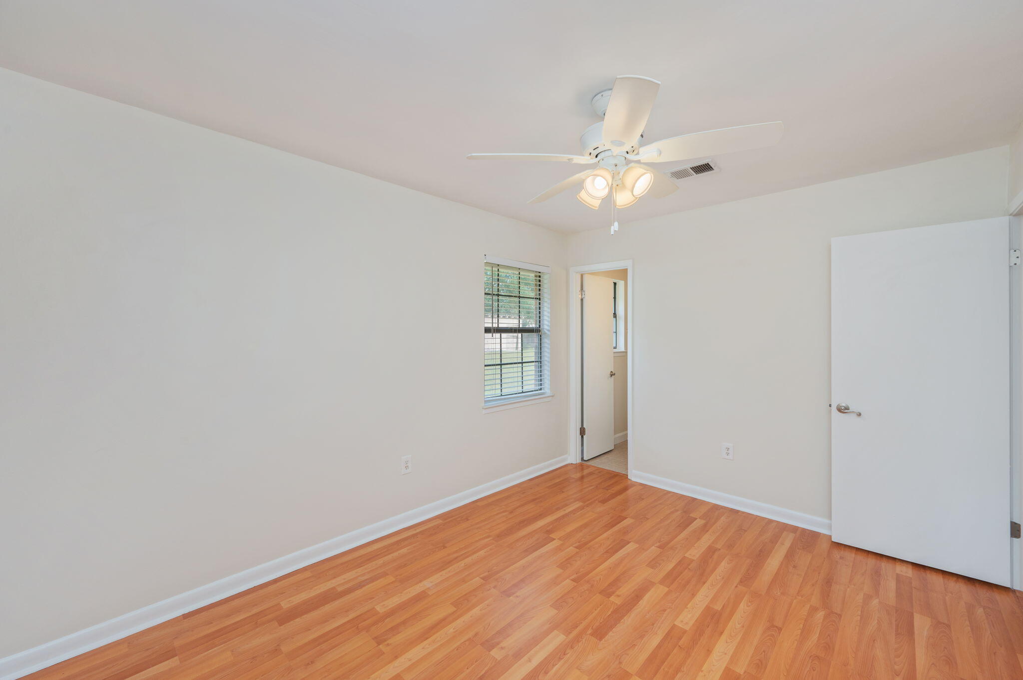 5356 Constitution Road Crestview, FL 32539 - Photo 16 of 32 Primary Into Bathroom