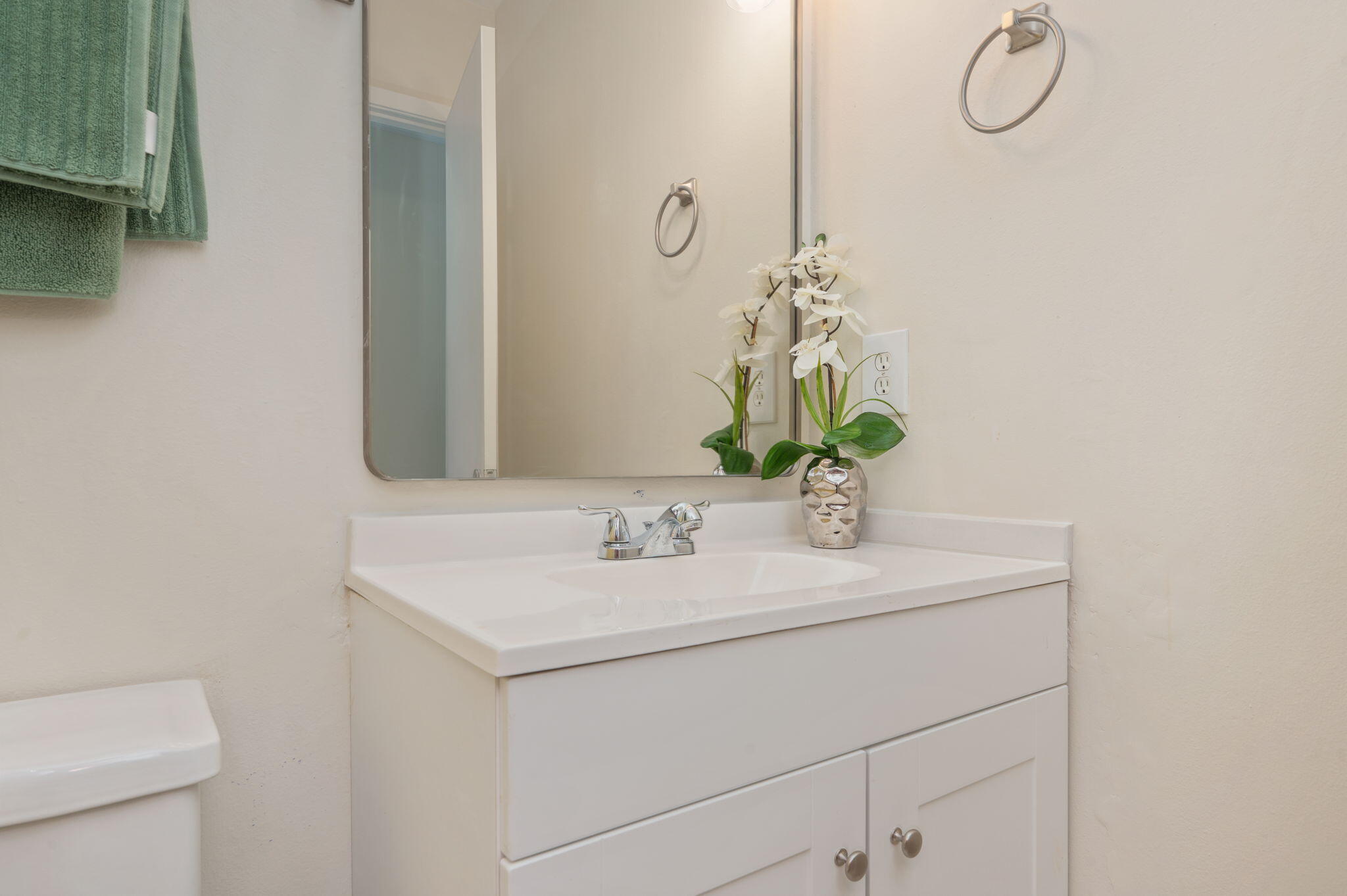 5356 Constitution Road Crestview, FL 32539 - Photo 22 of 32 a bathroom with a sink vanity and mirror