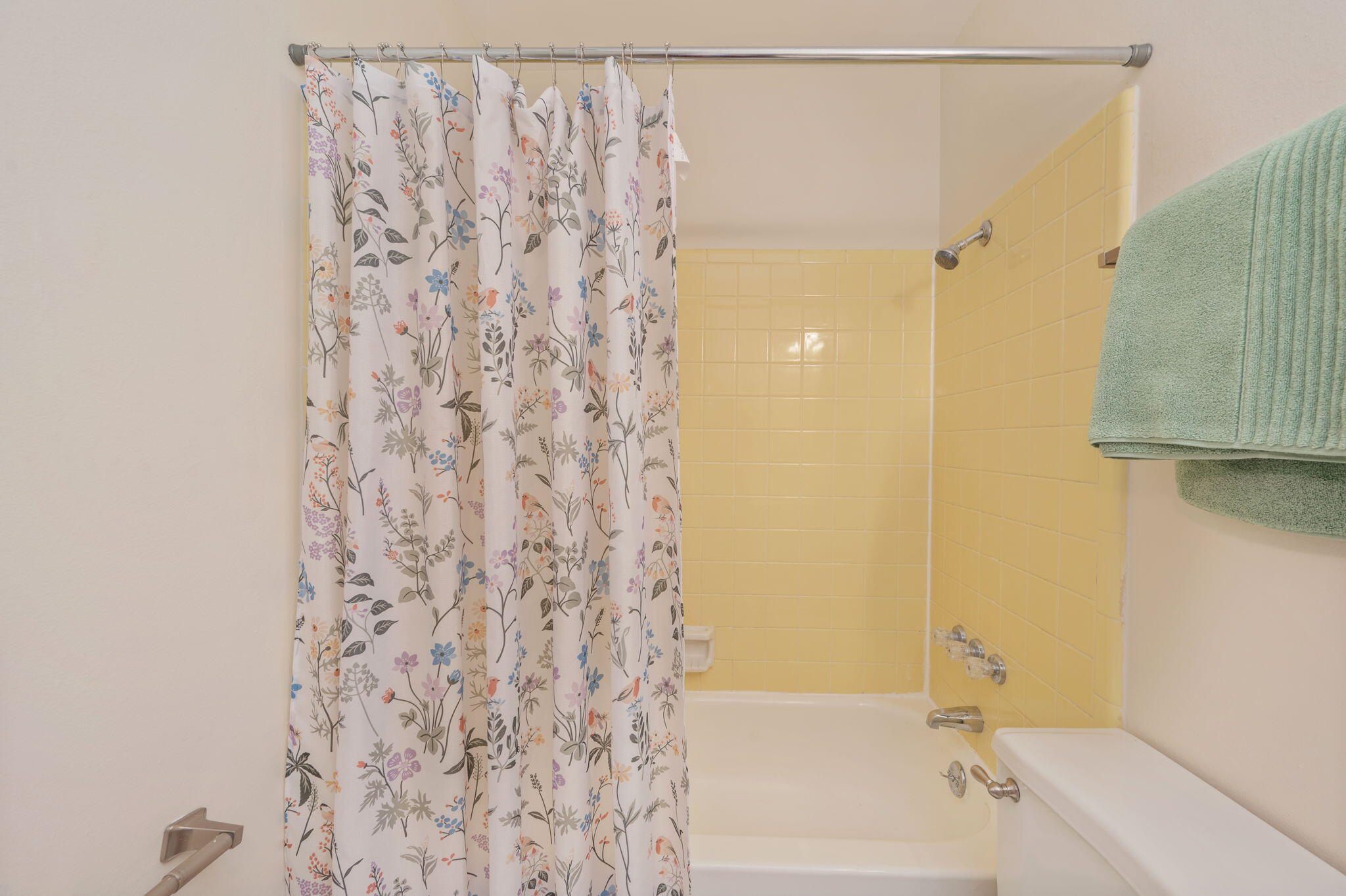5356 Constitution Road Crestview, FL 32539 - Photo 23 of 32 a bathroom with a shower curtain and a bathtub