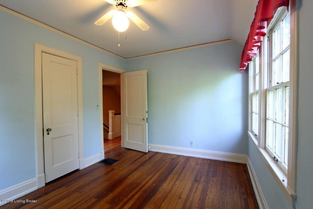 78 Valley Road Louisville, KY 40204 - Photo 23 of 41 23 Front Corner Bedroom