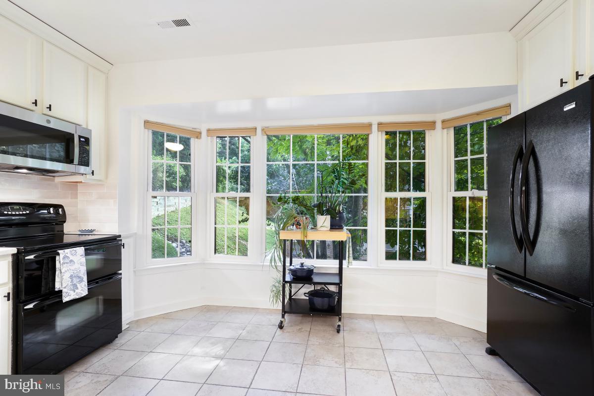 4607 MacArthur Boulevard Northwest, Unit B Washington, DC 20007 - Photo 15 of 34