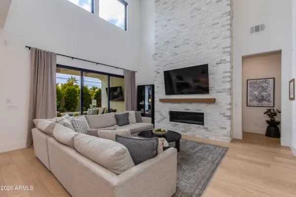 $1,950,000 | 5513 East Verde Lane, Phoenix, AZ 85018