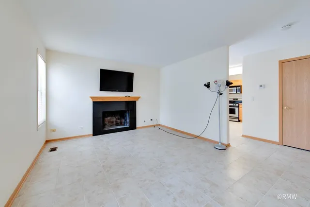 $334,900 | 443 Seneca Lane, Bolingbrook, IL 60440