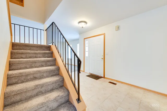 $334,900 | 443 Seneca Lane, Bolingbrook, IL 60440