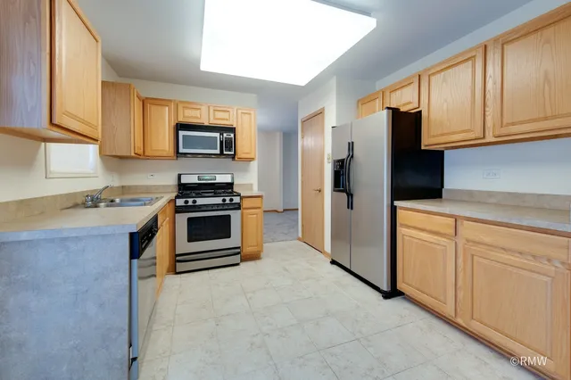 $334,900 | 443 Seneca Lane, Bolingbrook, IL 60440