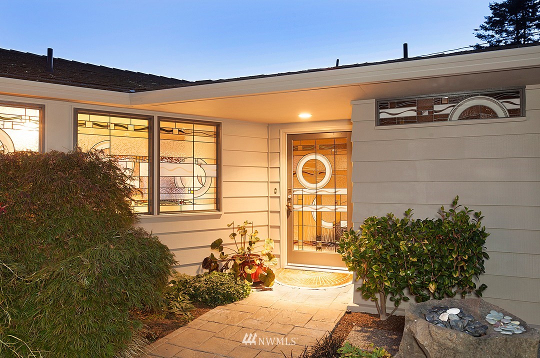 4715 West Ruffner Street Seattle, WA 98199 - Photo 1 of 25 Gallery Image 1