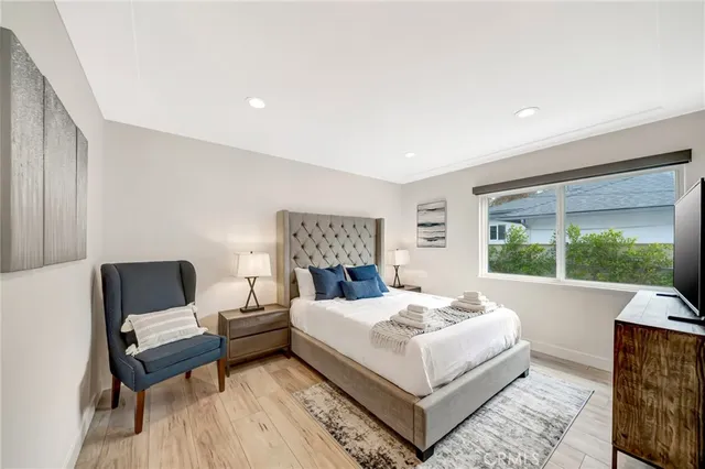 $16,500 | 22914 Calvert Street, Woodland Hills, CA 91367