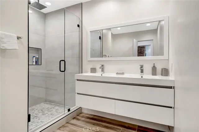 $16,500 | 22914 Calvert Street, Woodland Hills, CA 91367