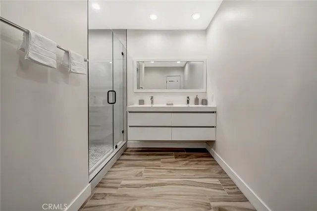 $16,500 | 22914 Calvert Street, Woodland Hills, CA 91367