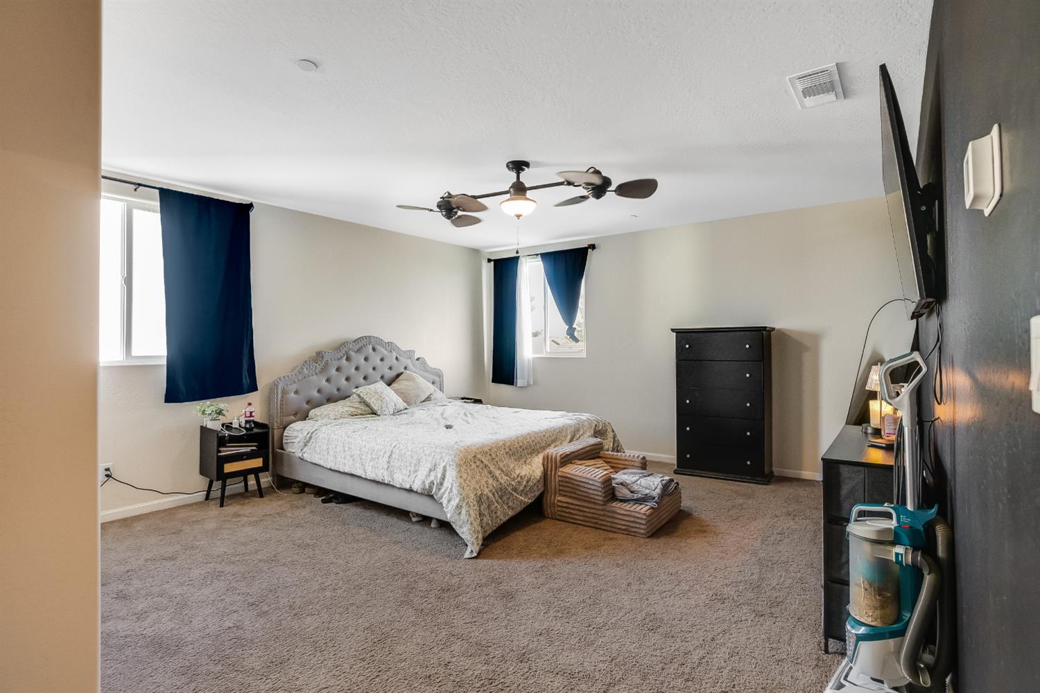 1869 East Gum Avenue Reedley, CA 93654 - Photo 24 of 27 Main Bedroom