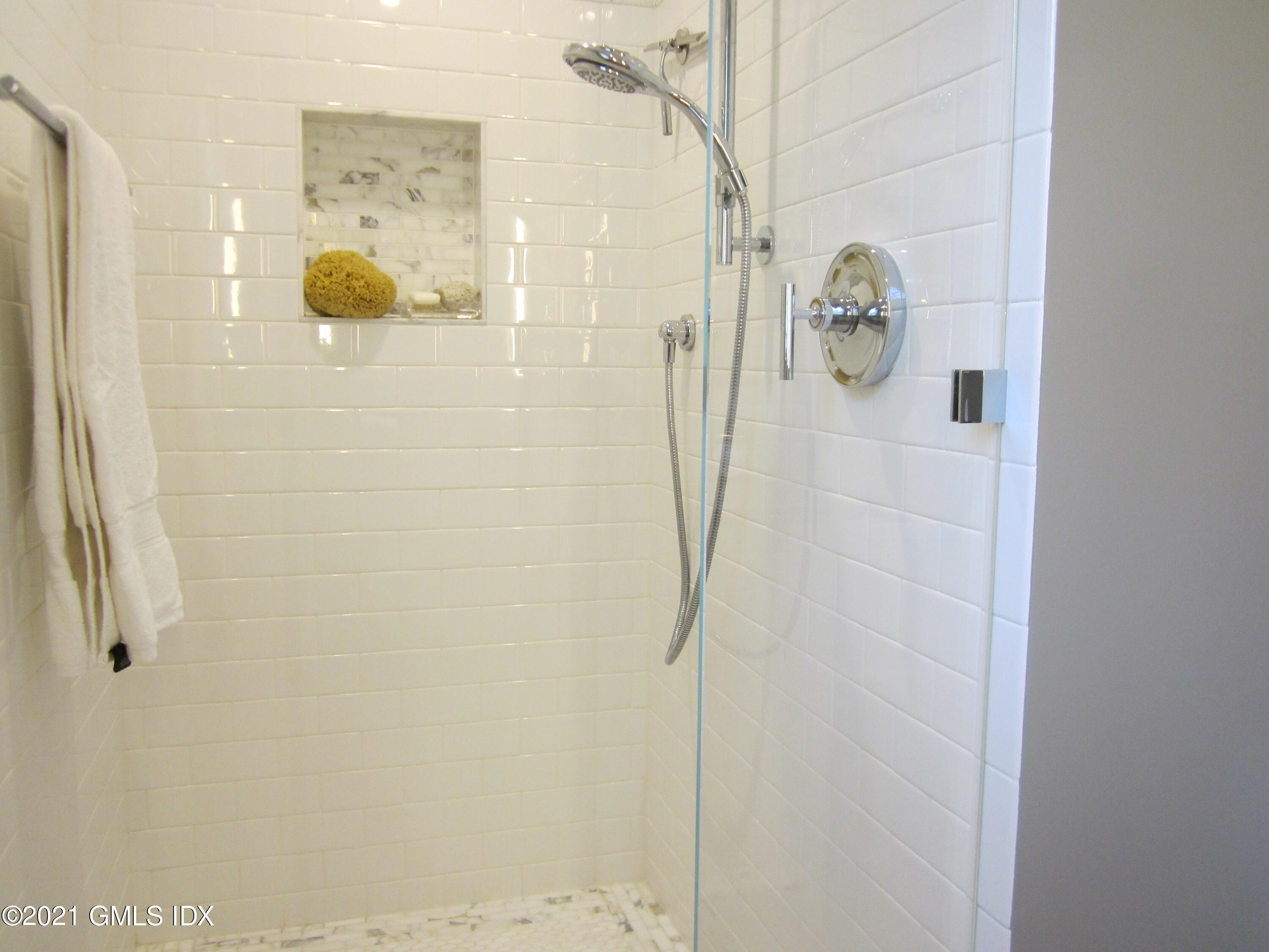 4 Putnam Park, Unit 4 Greenwich, CT 06830 - Photo 13 of 37 a bathroom with a shower