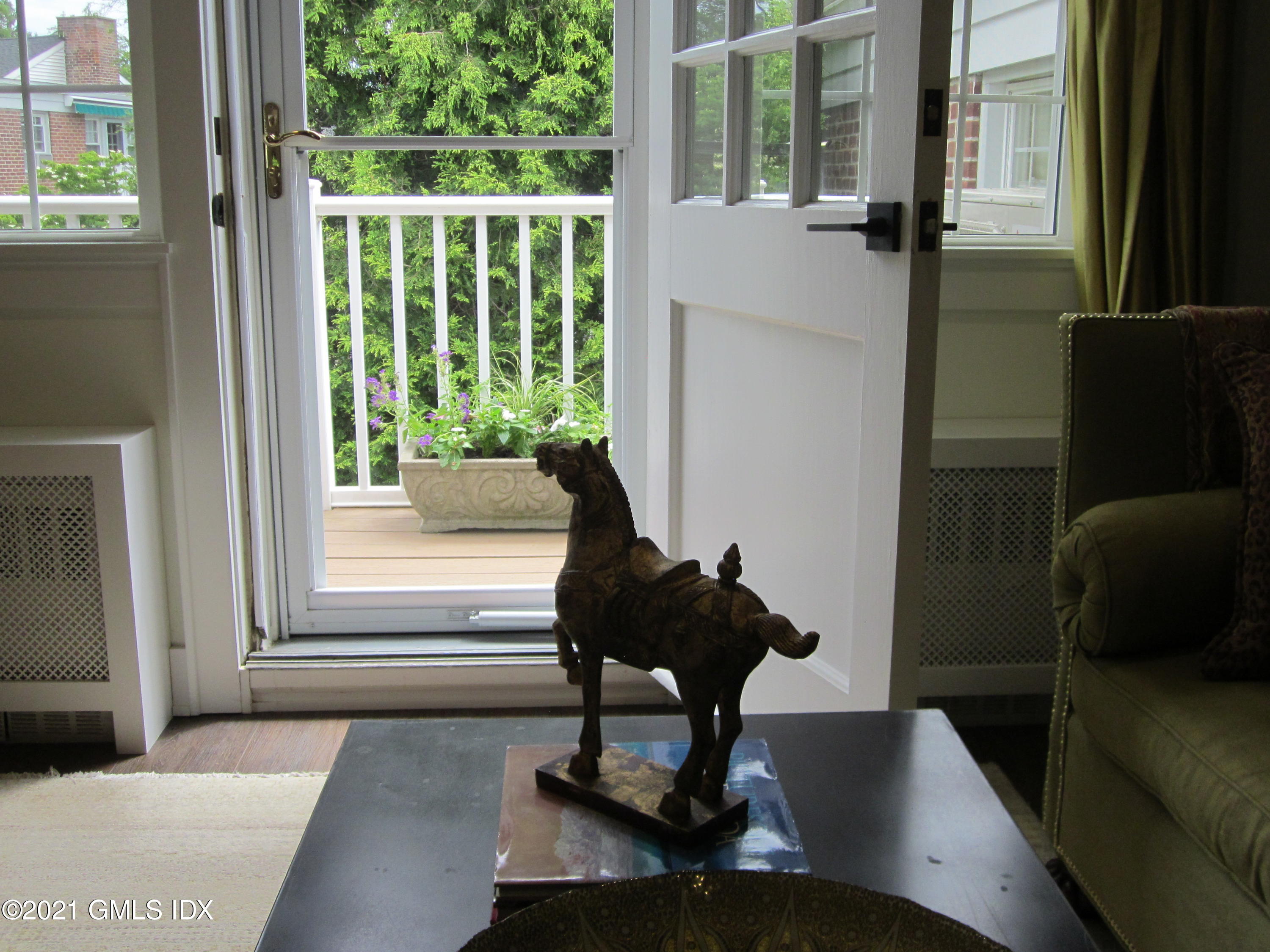 4 Putnam Park, Unit 4 Greenwich, CT 06830 - Photo 21 of 37 a living room with furniture and a window
