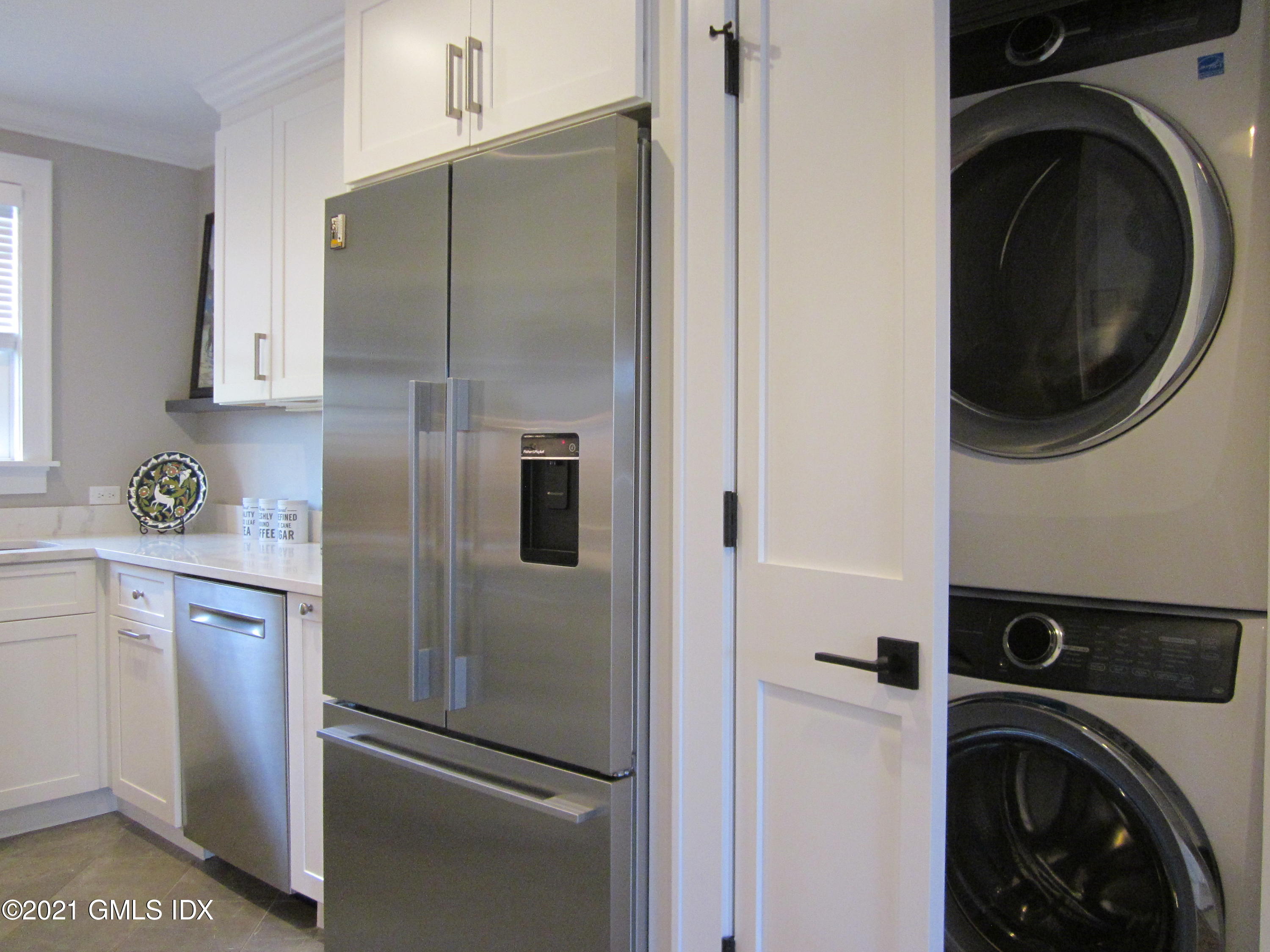4 Putnam Park, Unit 4 Greenwich, CT 06830 - Photo 9 of 37 a view of a kitchen with stainless steel appliances a refrigerator and cabinets