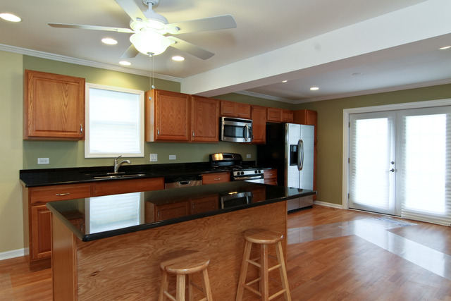 237 Village Road Willowbrook, IL 60527 - Photo 2 of 22