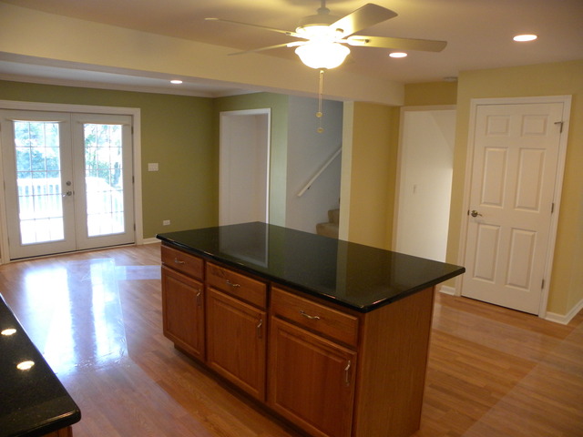 237 Village Road Willowbrook, IL 60527 - Photo 3 of 22