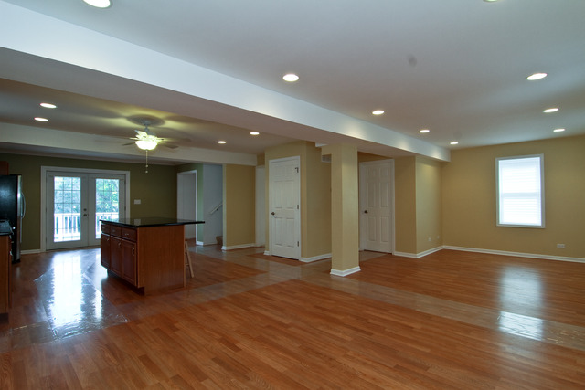 237 Village Road Willowbrook, IL 60527 - Photo 4 of 22