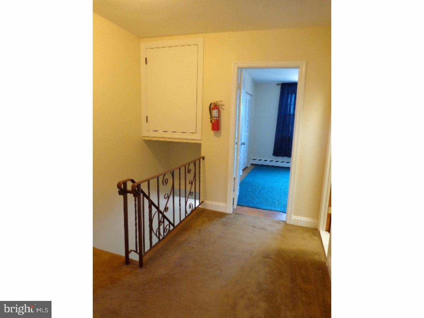 3242 Chesterfield Road Philadelphia, PA 19114 - Photo 12 of 25 Hallway