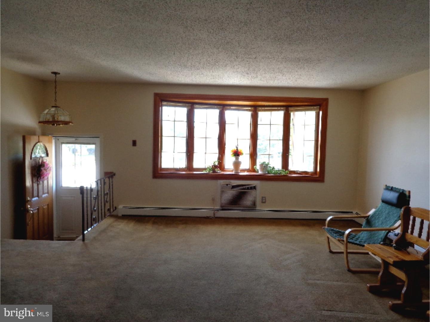 3242 Chesterfield Road Philadelphia, PA 19114 - Photo 4 of 25 Living Room