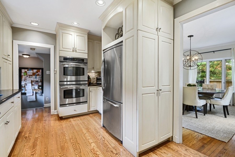 712 Kent Road Kenilworth, IL 60043 - Photo 8 of 31