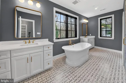 $5,200,000 | 2733 Chesapeake Street Northwest, Washington, DC 20008