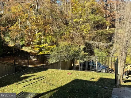 a view of back yard