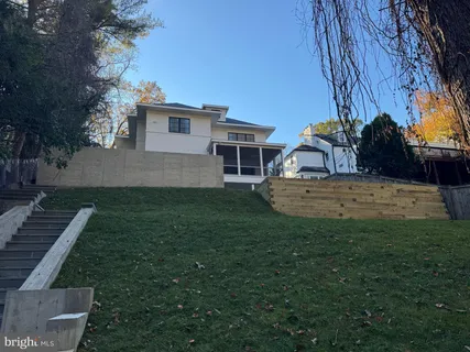 a view of a house with backyard and sitting area