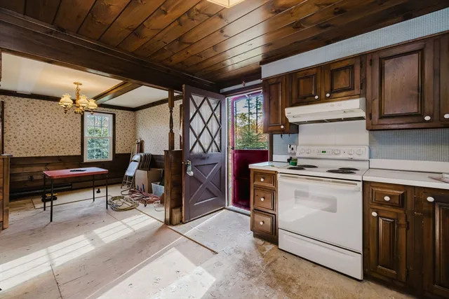 a view of a livingroom with a ceiling fan and kitchen view