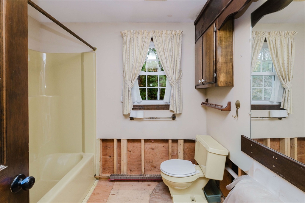 150 Quanapoag Road Freetown, MA 02717 - Photo 33 of 42 a bathroom with a toilet sink and tub