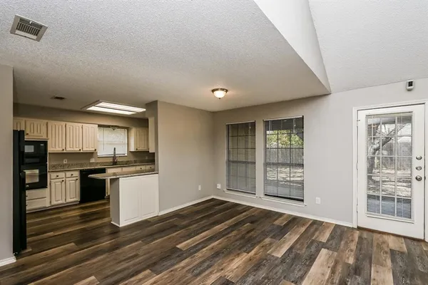 $2,200 | 5 Hastings Court, Mansfield, TX 76063