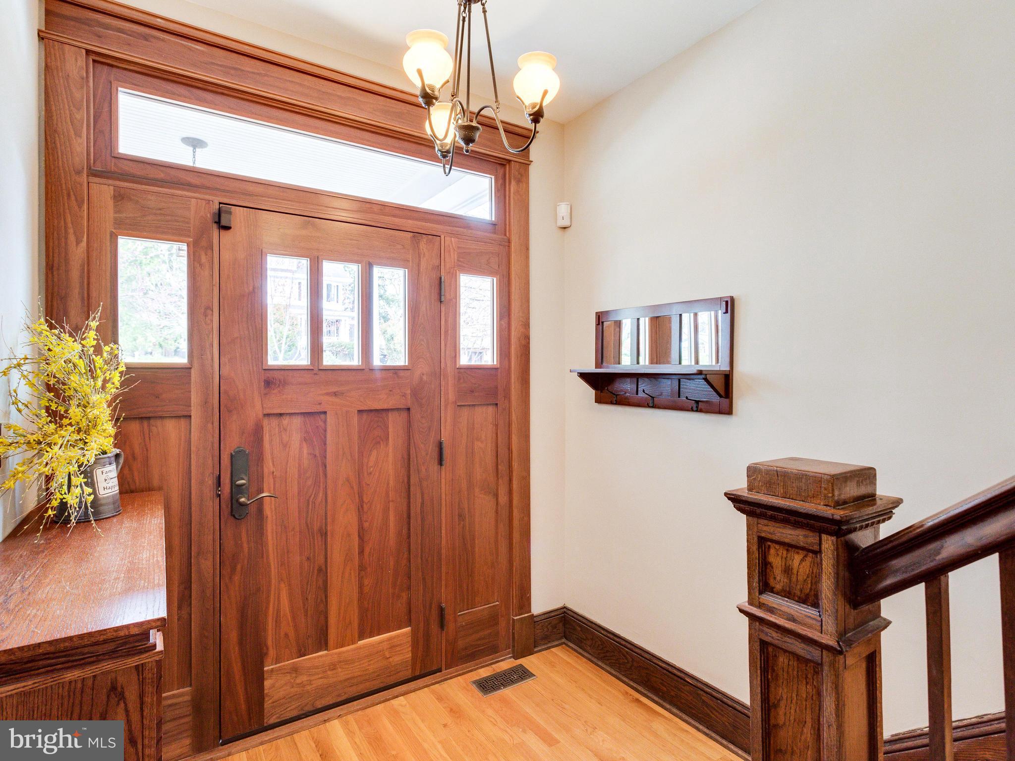 1107 Russell Road Alexandria, VA 22301 - Photo 3 of 29 a view of a livingroom with furniture and entryway