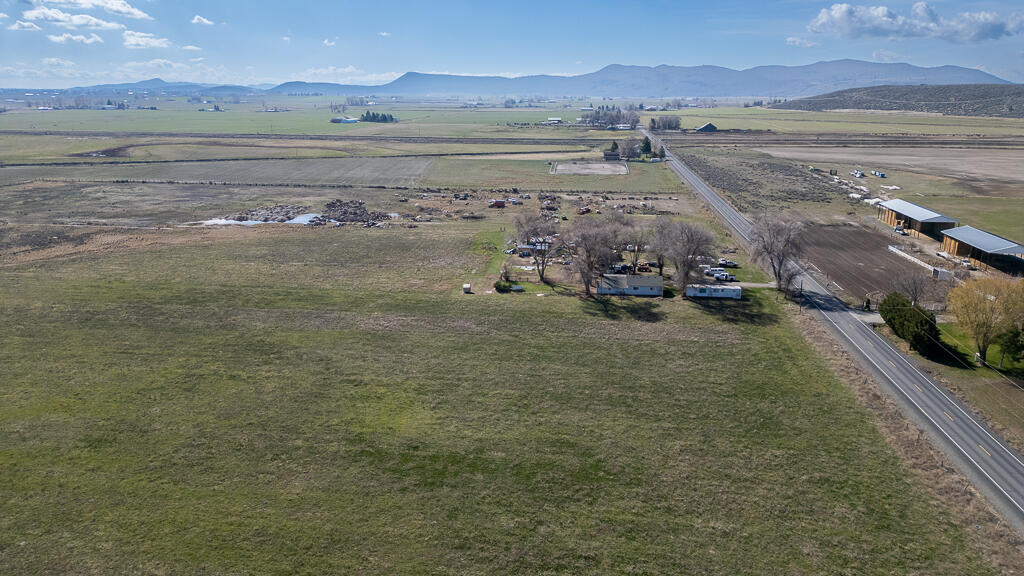 8749 Springlake Road Klamath Falls, OR 97603 - Photo 9 of 47 Spring Lake-05