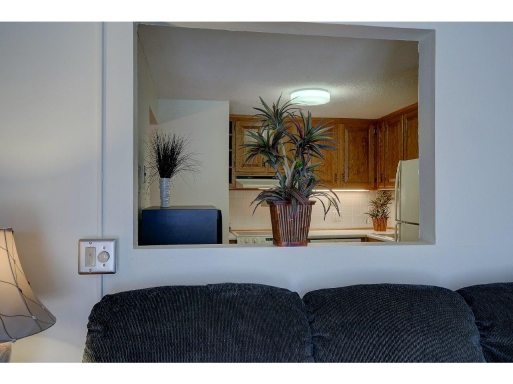 12 R English Village Road, Unit 204 Manchester, NH 03102 - Photo 2 of 20 Gallery Image 2