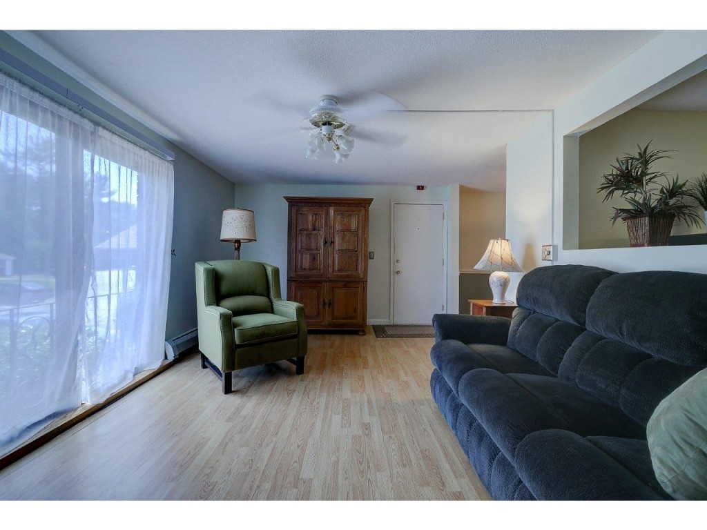 12 R English Village Road, Unit 204 Manchester, NH 03102 - Photo 3 of 20 Gallery Image 3