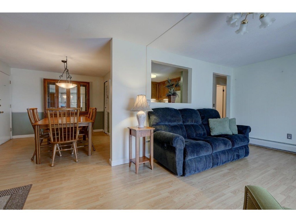 12 R English Village Road, Unit 204 Manchester, NH 03102 - Photo 4 of 20 Gallery Image 4