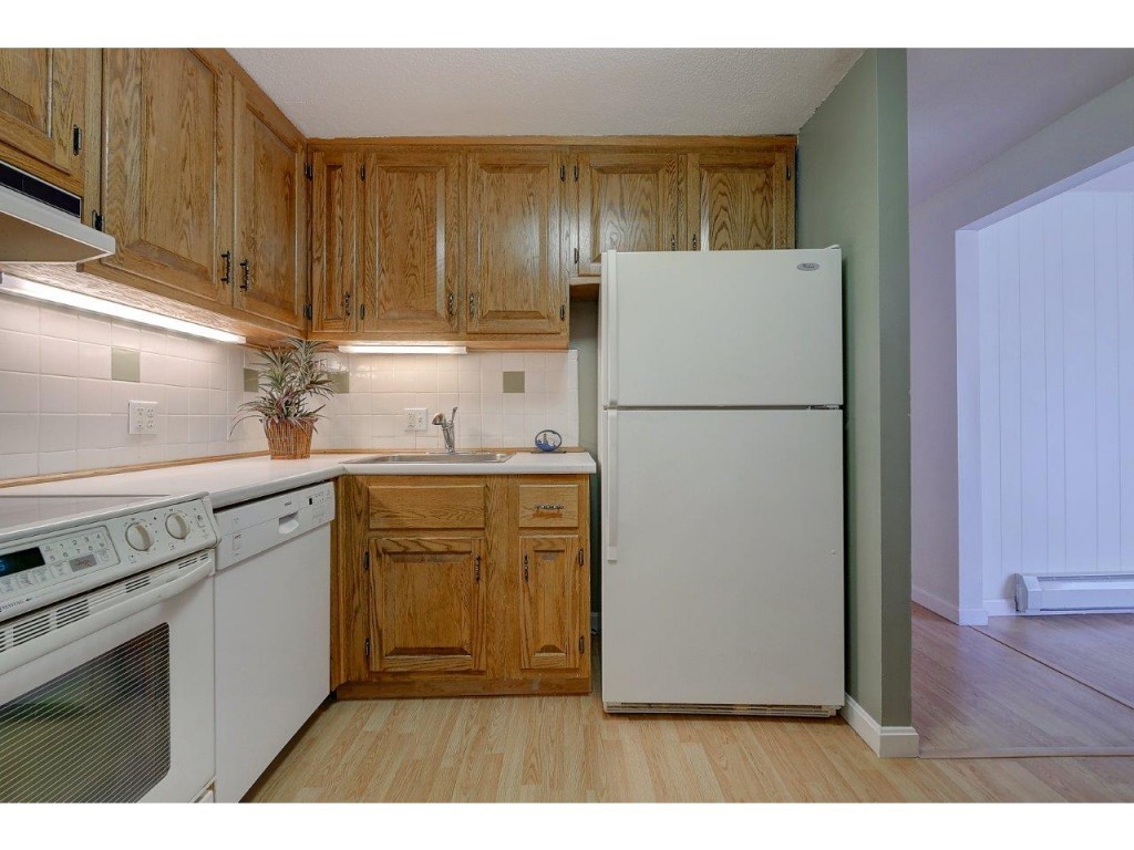 12 R English Village Road, Unit 204 Manchester, NH 03102 - Photo 6 of 20 Gallery Image 6