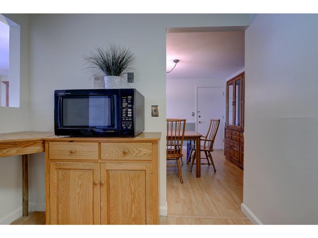 12 R English Village Road, Unit 204 Manchester, NH 03102 - Photo 8 of 20 Gallery Image 8