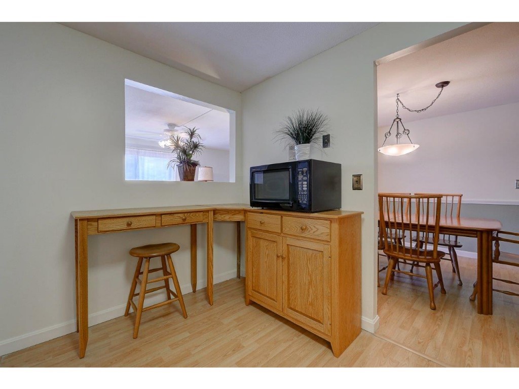 12 R English Village Road, Unit 204 Manchester, NH 03102 - Photo 9 of 20 Gallery Image 9