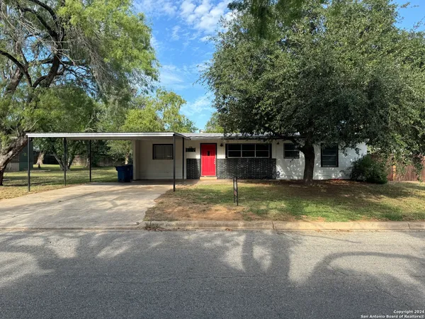 $2,000 | 119 Greenlawn Avenue, Pleasanton, TX 78064