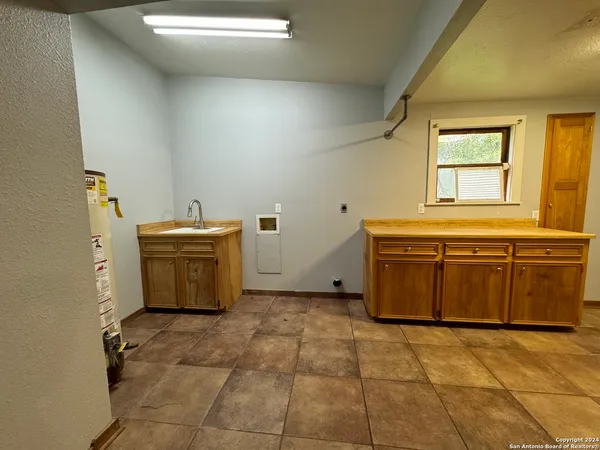 $2,000 | 119 Greenlawn Avenue, Pleasanton, TX 78064