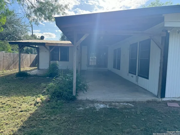 $2,000 | 119 Greenlawn Avenue, Pleasanton, TX 78064